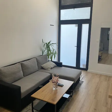 Two Bedroom N Апартаменты