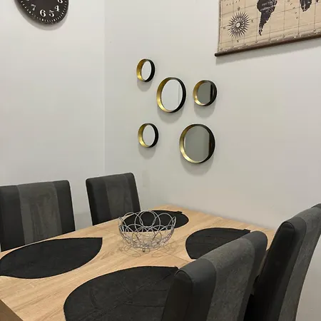 Two Bedroom N Апартаменты Сплит